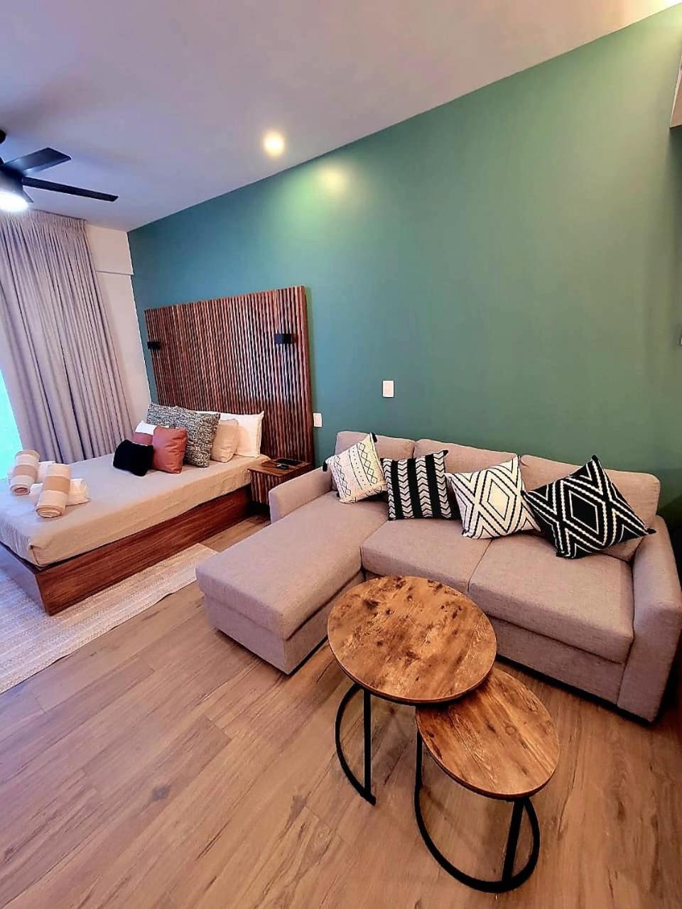 Modern Playacar With Poolside Views & Nature Apartamento