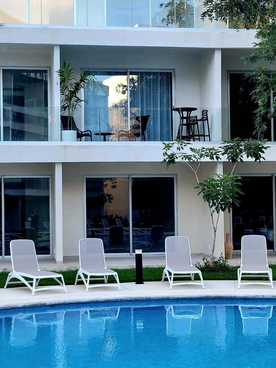 Modern Playacar With Poolside Views & Nature Apartamento Playa del Carmen