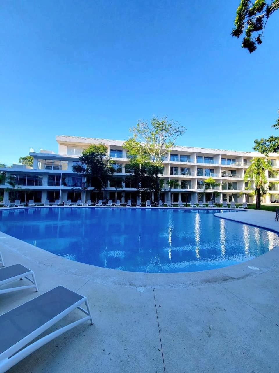 Apartamento Modern Playacar With Poolside Views & Nature